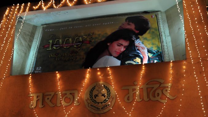 images_Cinema_Masala_SRK Kajol celebrate 1000 weeks of film Dilwale Dulhaniya Le Jayenge 1